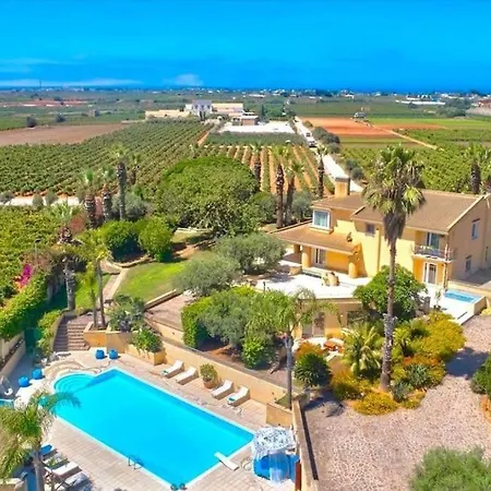 Degli Artisti Villa *