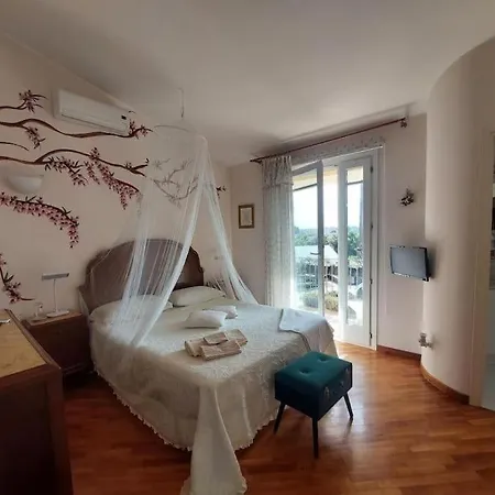 Degli Artisti *